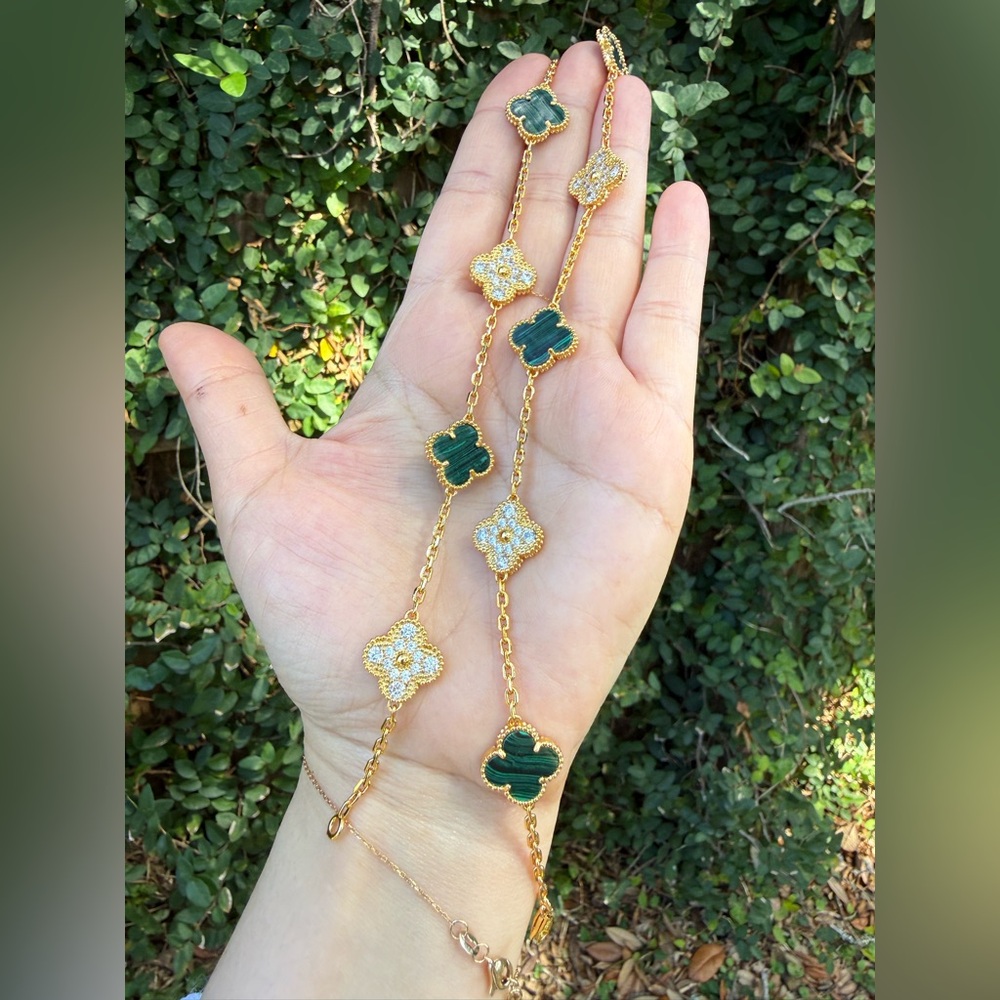 Gold and Green Clover Necklace Luxury Look - Picture 3 of 9